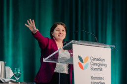 Liv Mendelsohn du CCEA prononçant le discours de clôture du Sommet